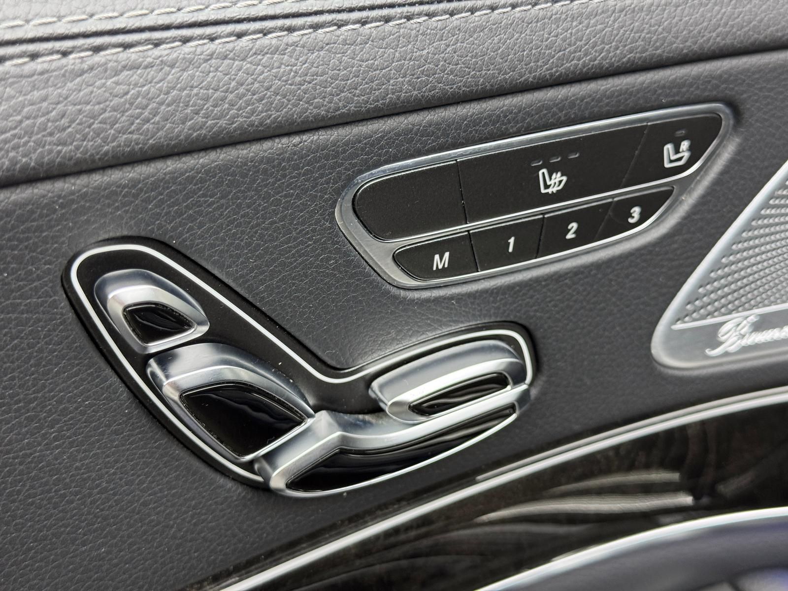 Fahrzeugabbildung Mercedes-Benz AMG 4MATIC/BURMES/HUD/PANO/DISTRO/3xTV/CHAUFFEUR
