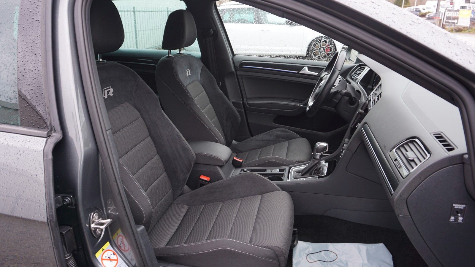 Fahrzeugabbildung Volkswagen Golf VII Variant R-line 4M,Navi,LED,SH,ACC,Kamer
