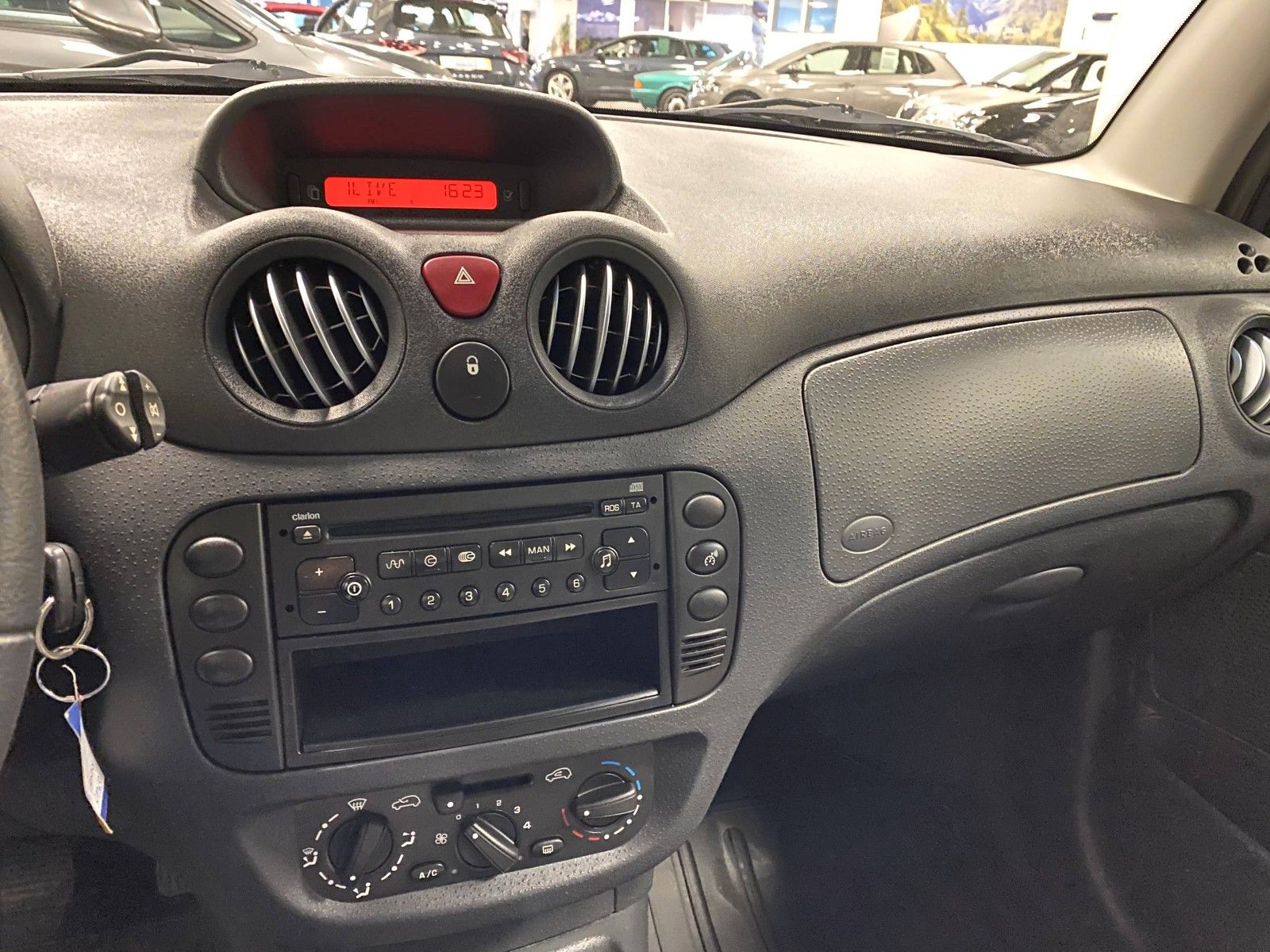 Fahrzeugabbildung Citroën C3 1.4 Confort+ALLWETTER+KLIMA+HU/AU NEU+2.HAND+