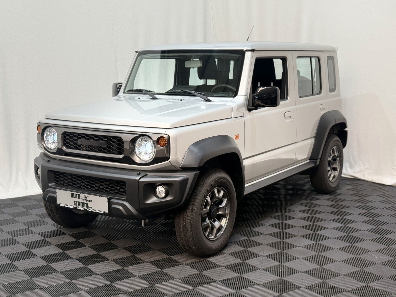 Fahrzeugabbildung Suzuki RTR Jimmy - 4/5 Türer - LED - RFK - MFL