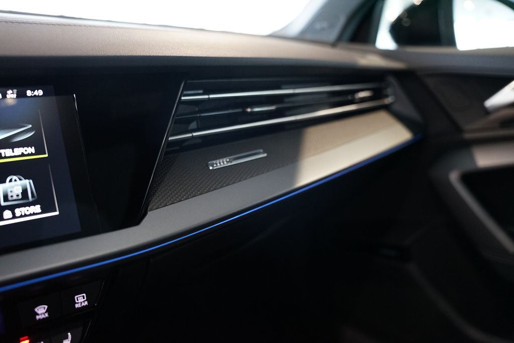 AUDI A3 Sportback 35 TFSI | 2x S line | Pano | Carbon AUDI A3 Sportback 35 TFSI | 2x S line | Pano | Carbon