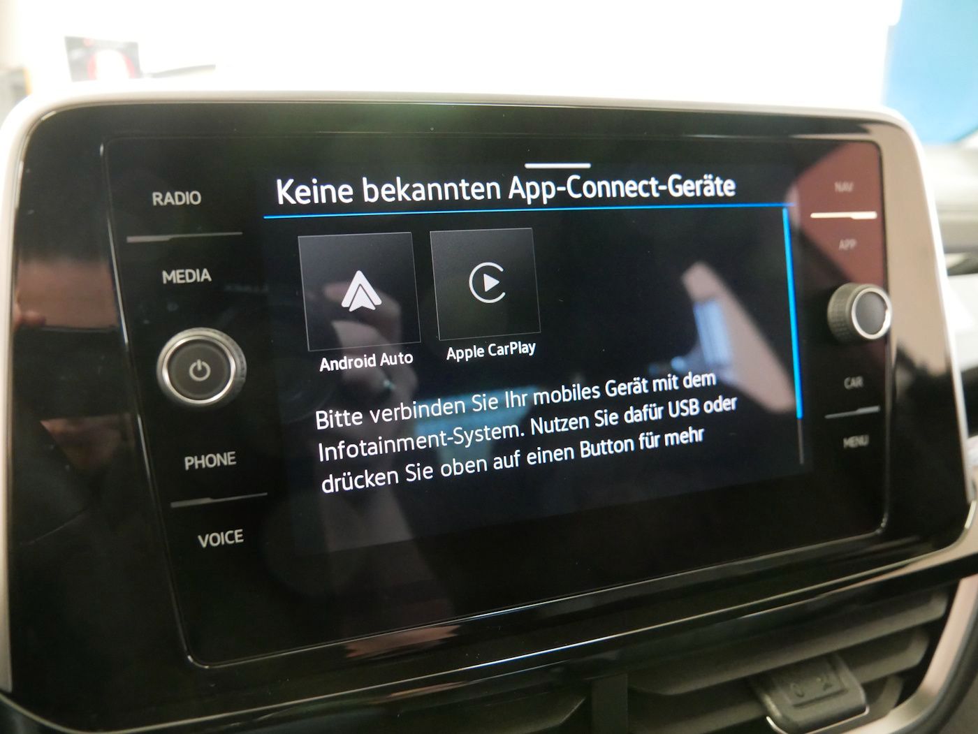 Fahrzeugabbildung Volkswagen T-Roc 1.5 TSI R-Line DSG Kamera ACC LED SHZ+LHZ