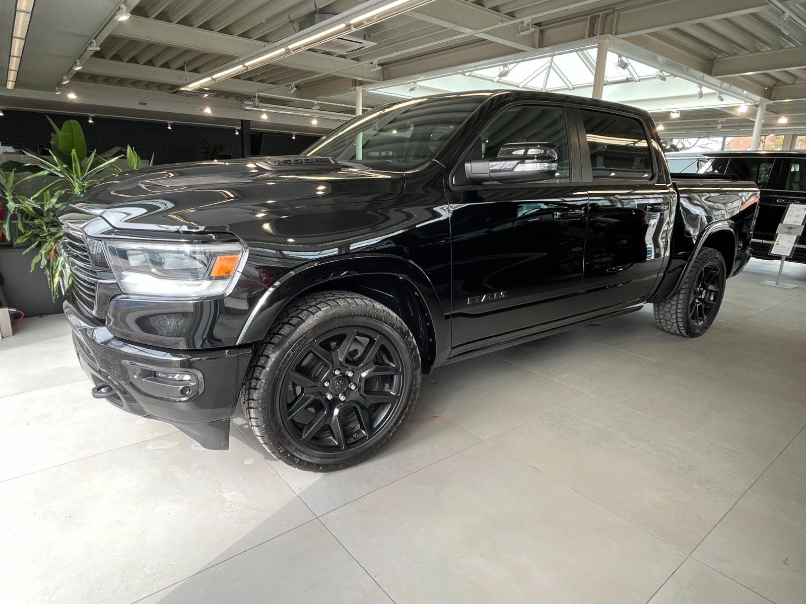 Fahrzeugabbildung Chevrolet Silverado ZR2 V8 6.2*Head-Up*360°*AHK*Bügel