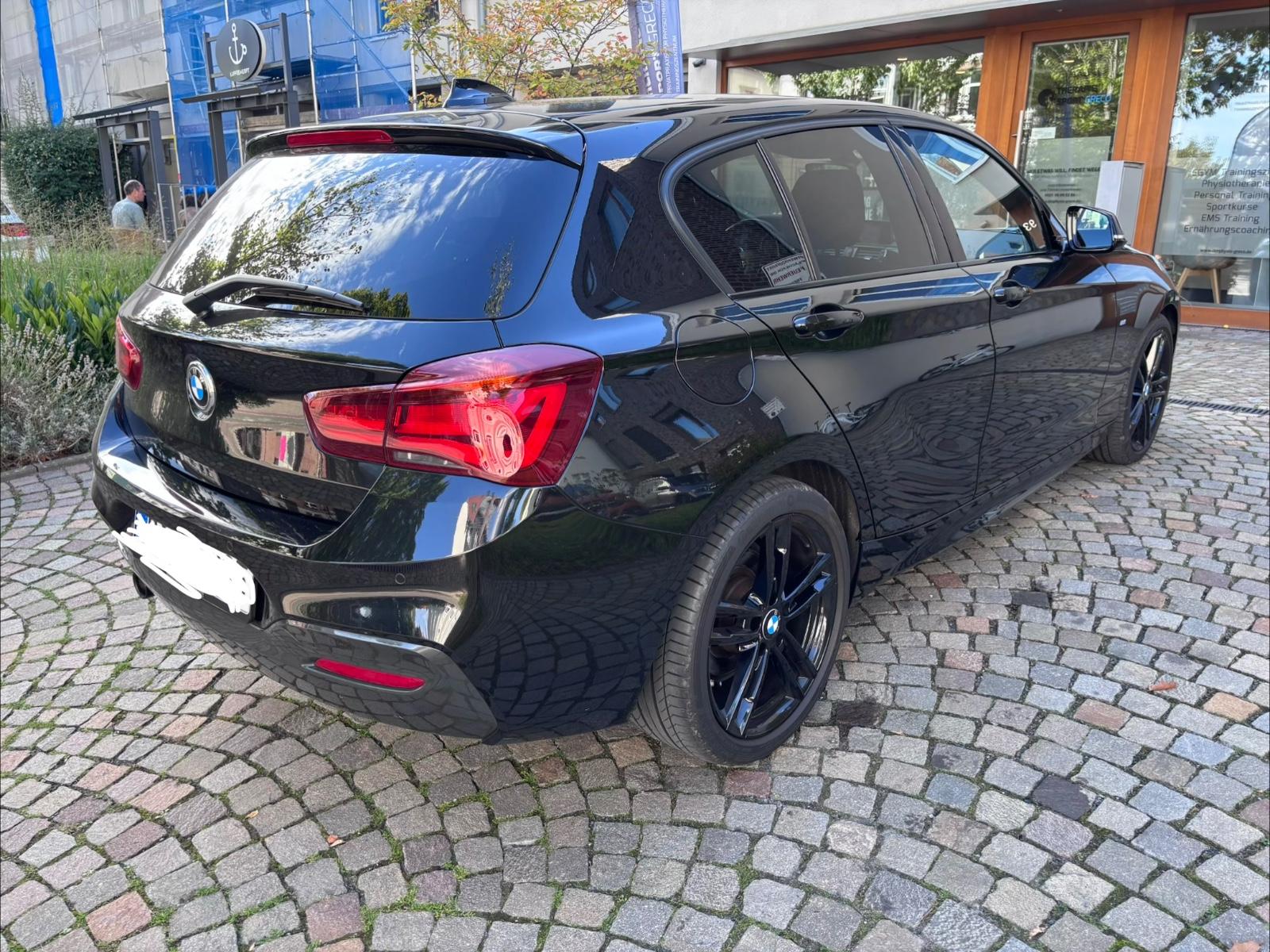 BMW 118i 5-Türer - M Sport, Automatik, Leder