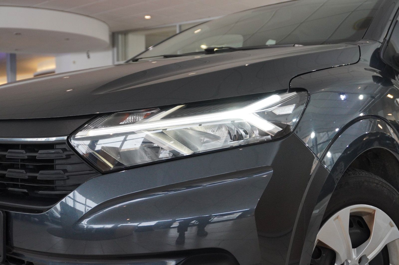 Fahrzeugabbildung Dacia Sandero III 1.0 TCE COMFORT LED/DAB/SHZ/TEMP/AHK