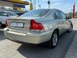 Volvo S60 2.4 Kinetic/LUNAR GOLD/S-Heft/Tempo/Leder - Volvo S60 Kinetic mit Benzin-Antrieb
