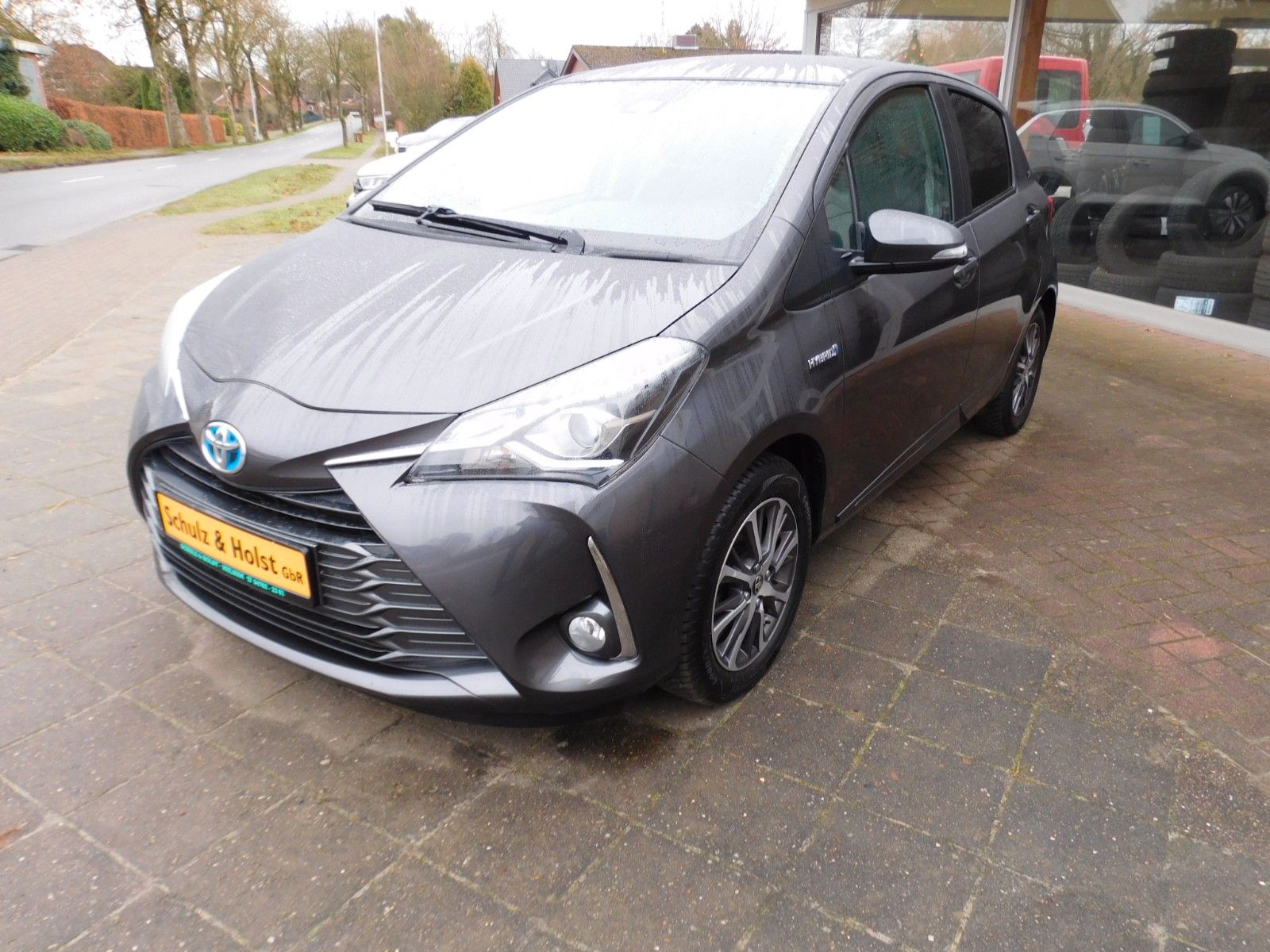 TOYOTA Yaris