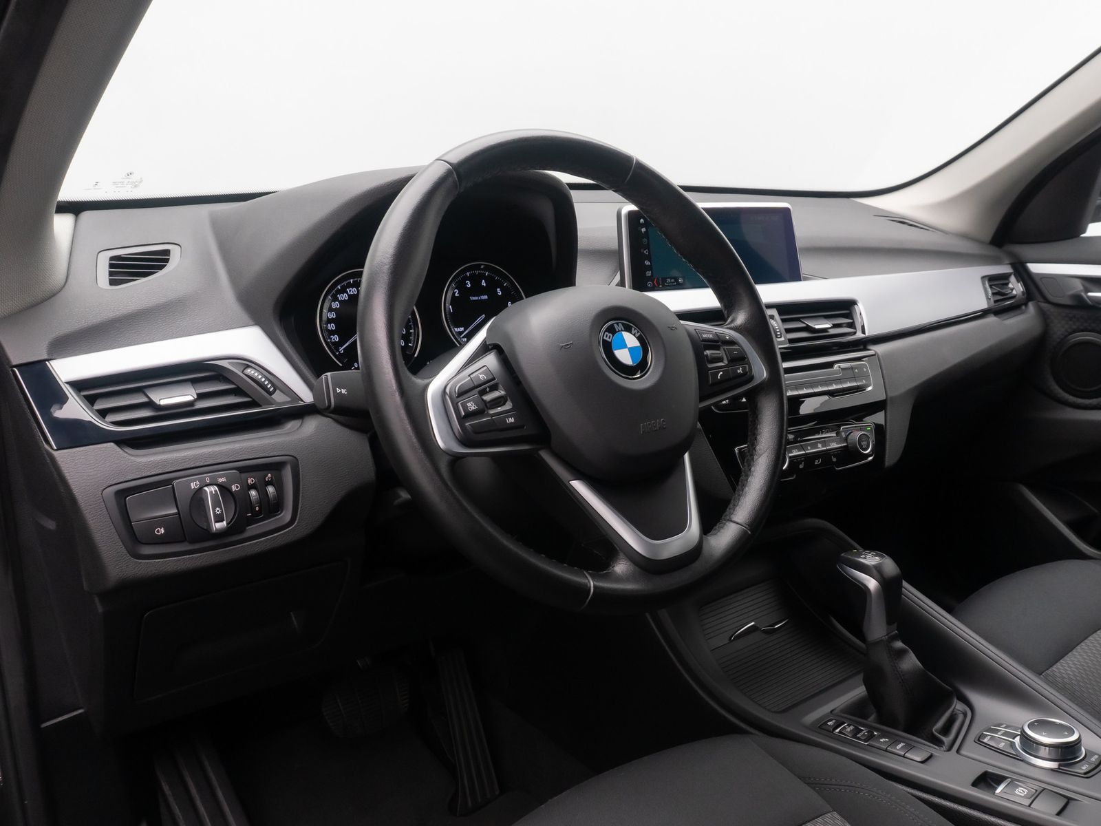 Fahrzeugabbildung BMW X1 xD25e ParkAss GeschwindigReg DAB Lordos Navi