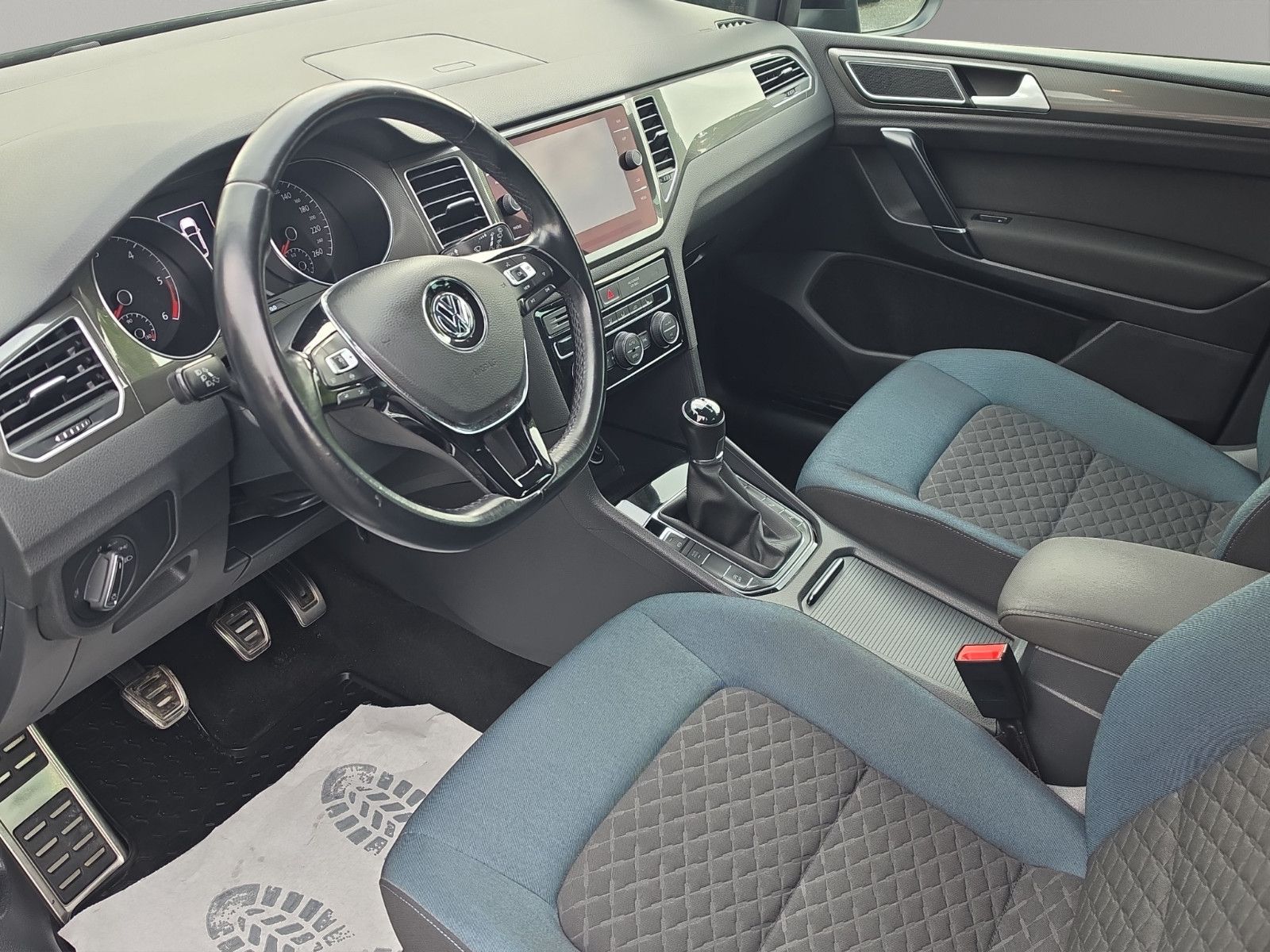 Fahrzeugabbildung Volkswagen Golf Sportsvan VII IQ.DRIVE AHK NAVI SHZ