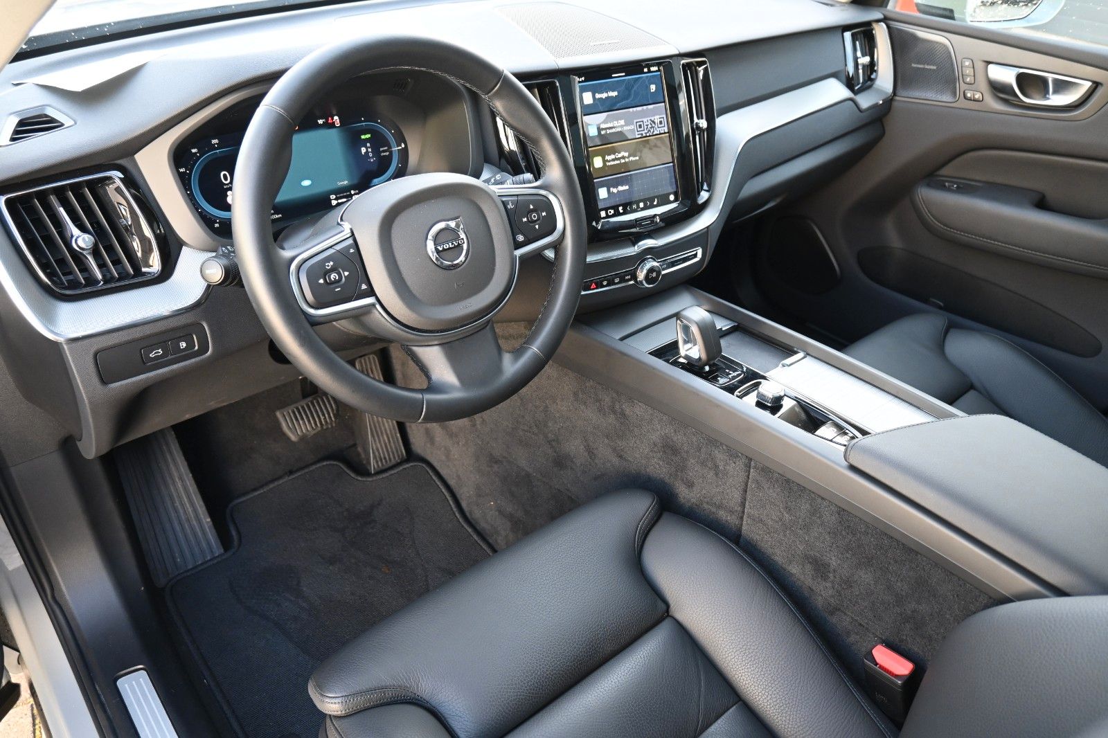 Fahrzeugabbildung Volvo XC60 T6 RC 0,5%  AWD *H&K**FSHZG*BLIS*ACC