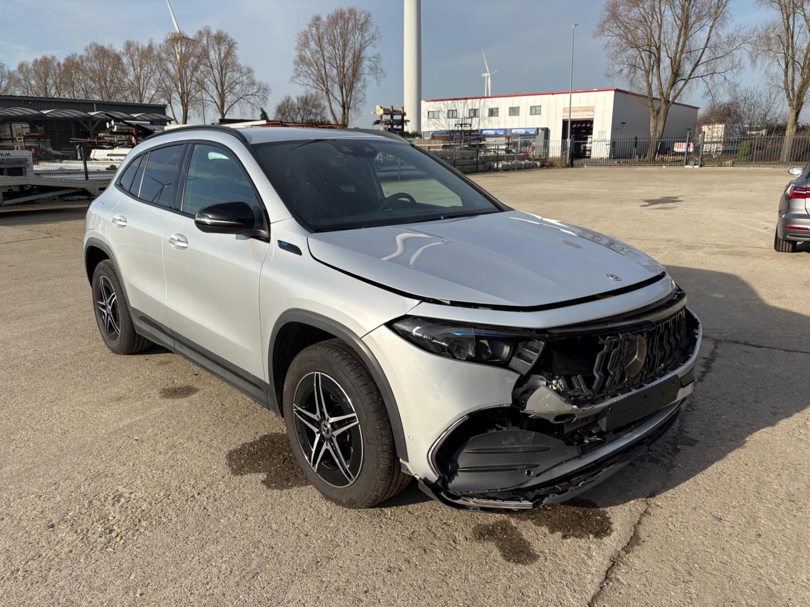 Mercedes-Benz EQA 250  AMG NIGHT PAKET / AMBIENTE LICHT