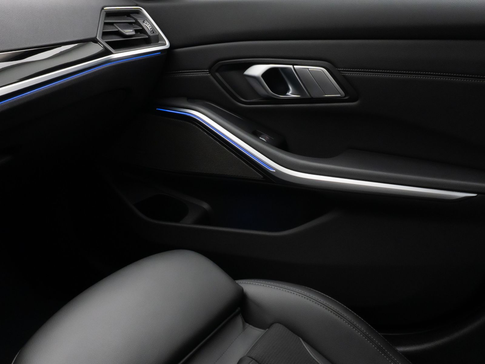 Fahrzeugabbildung BMW 320d xD SportLine Laser HUD DAB H/K Komfort Alar