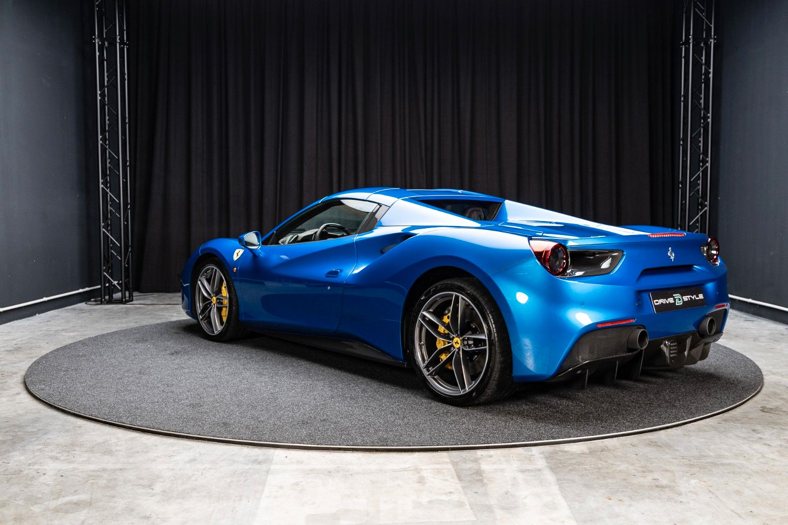 Fahrzeugabbildung Ferrari 488 Spider + Carbon + Daytona + Liftsystem