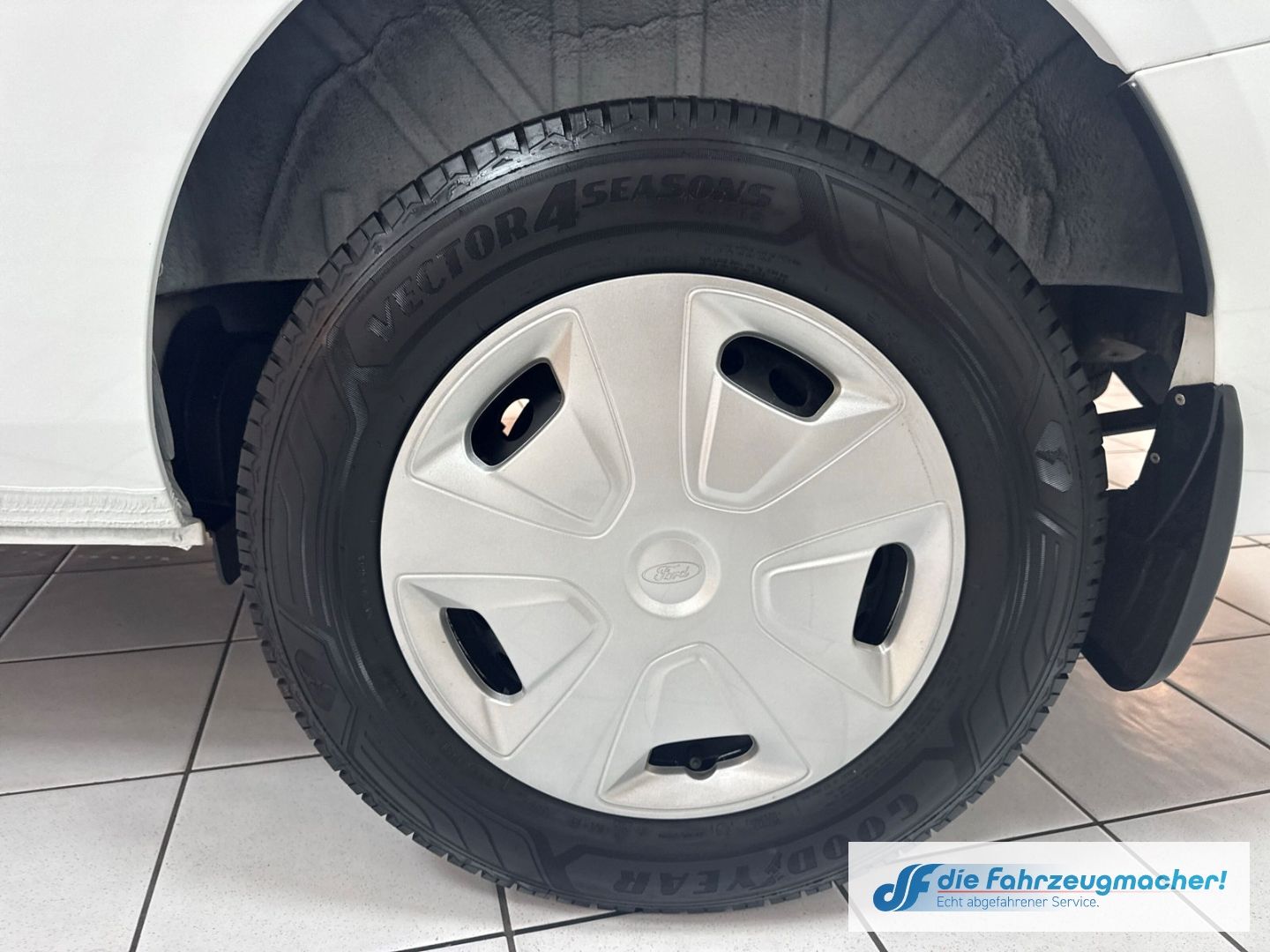Fahrzeugabbildung Ford Transit Custom Kasten 320 L2 Trend 2.0 TDCi DAB