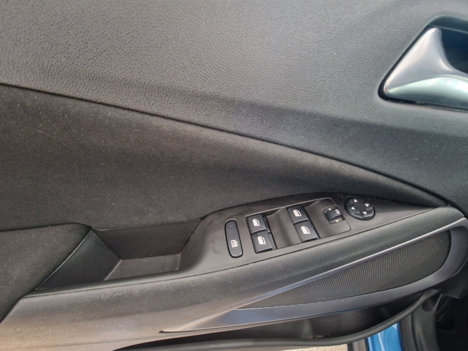 Fahrzeug 11 Fahrzeugabbildung Opel Crossland (X)