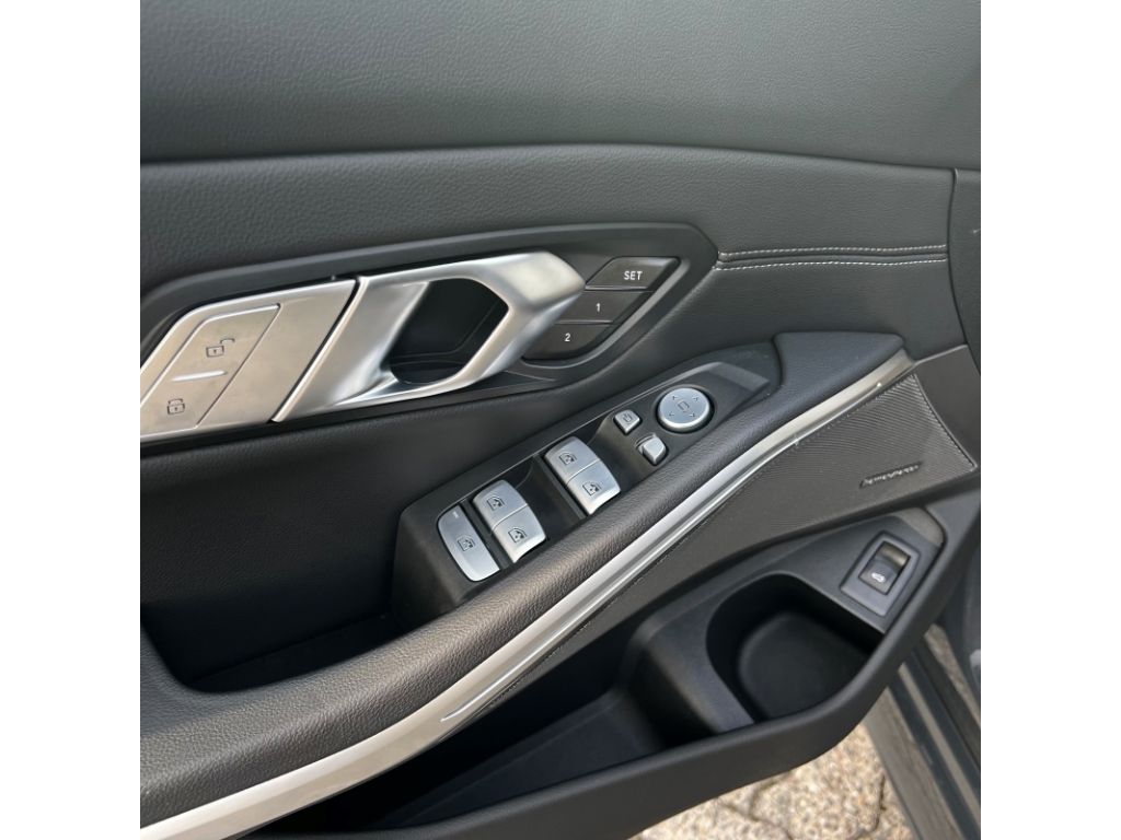 BMW 320 i M-Sport-Pro 19''SR HUD DA-Prof PA adLED F foto 4