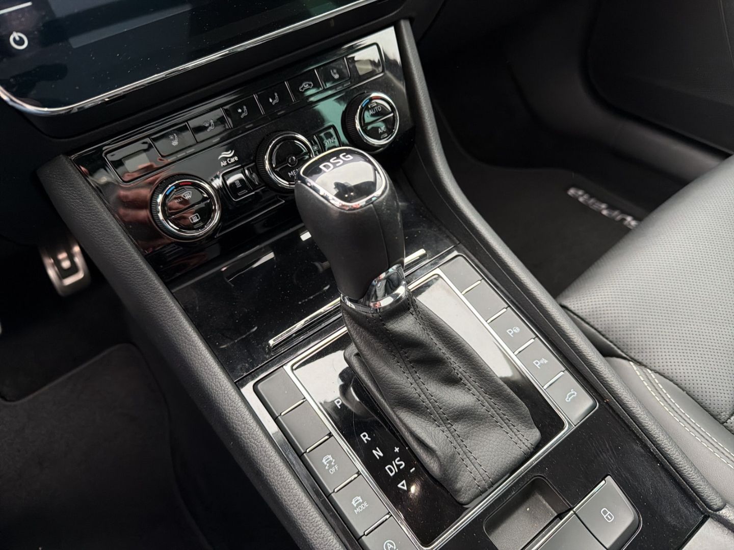 Superb 2.0 TSI DSG Combi L&K *PANO*NAVI*ACC*