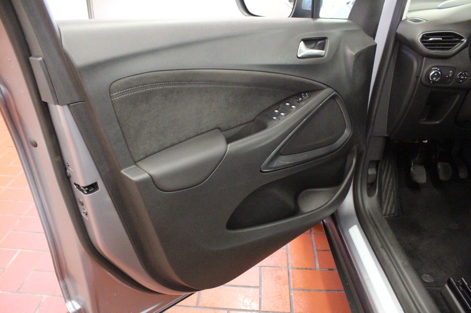 Fahrzeugabbildung Opel Crossland Ultimate 1.2 Turbo