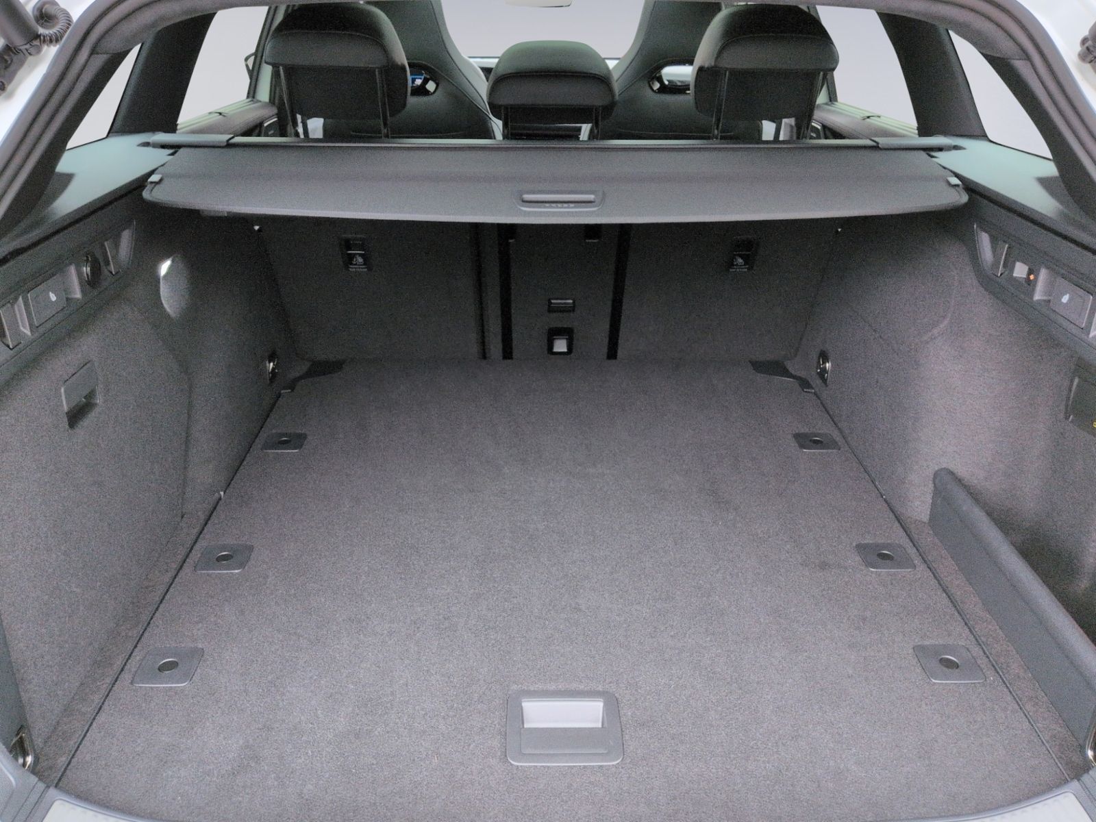 Passat R-Line 2.0 TDI 4MO DSG PANO+STHZ+AHK+