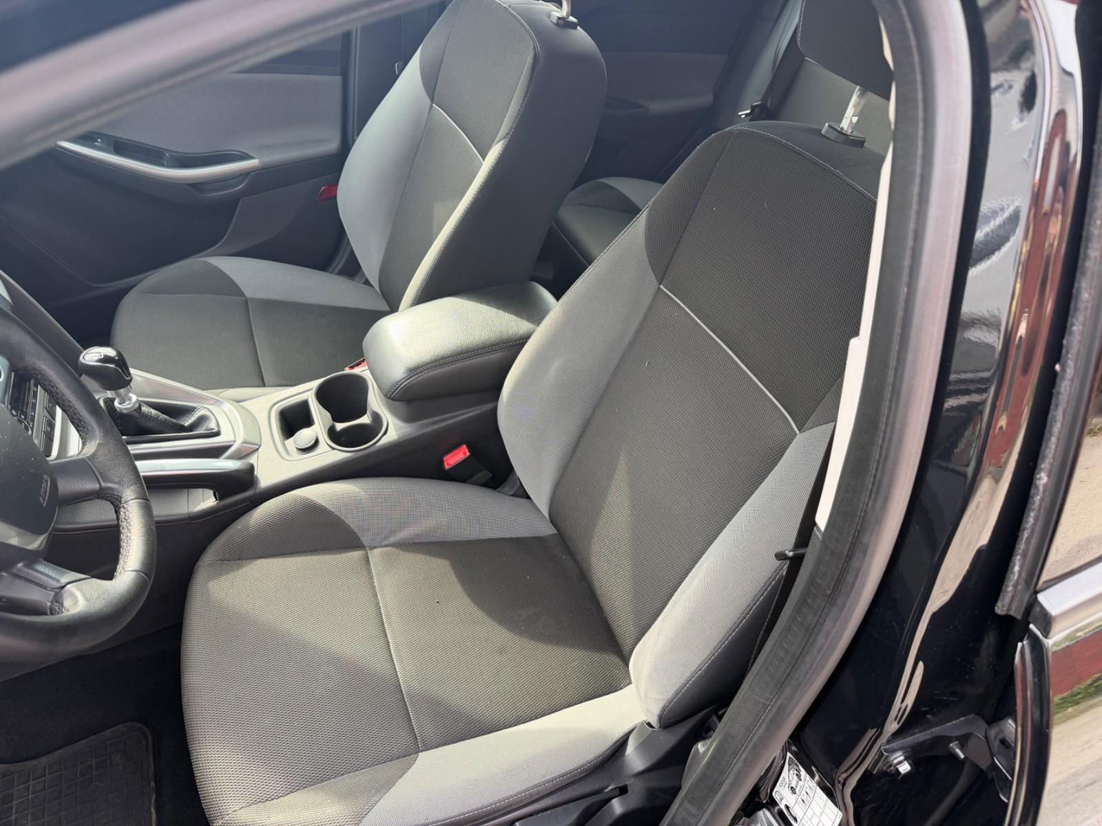 Ford Focus 2013 — photo 11