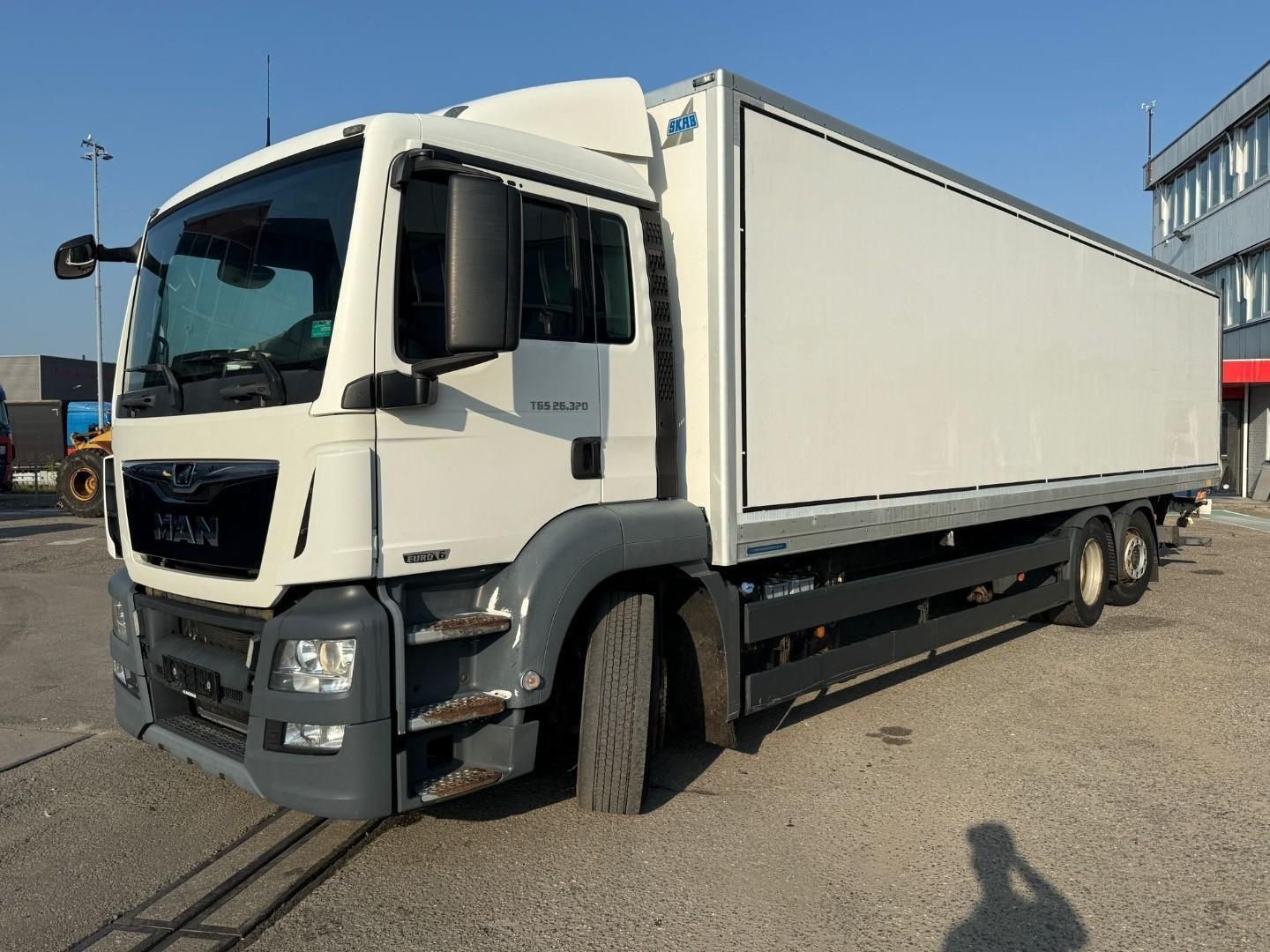 MAN TGS 26.230 6X2 EURO 6 + BOX 9,70 M + ZEPRO LIFT