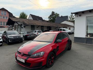 Volkswagen Golf - 1
