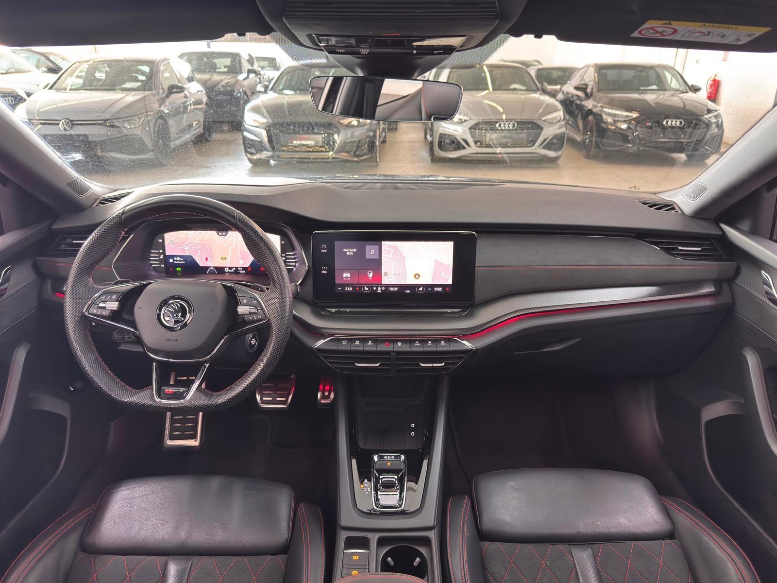 Skoda RS4x4 PANO/HUD/TOT/AHK/ShZ/WinP/MASS/ACC/XDS/HOD
