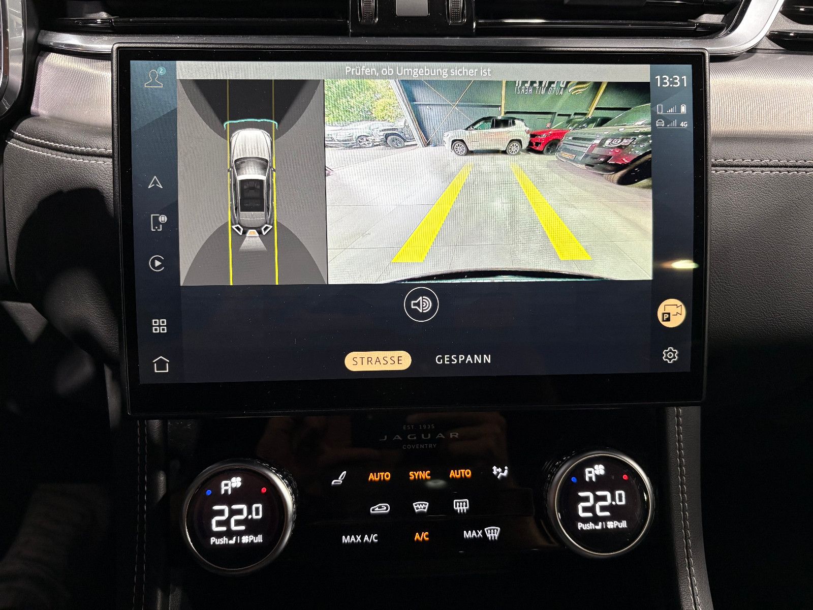 Fahrzeugabbildung Jaguar F-PACE R-Dynamic SE AWD/D300/PANO/APPLE/MEMORY/