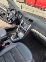 Skoda Octavia 1.8 TSI DSG Elegance Combi Elegance - Skoda Octavia aus 2011: Elegance