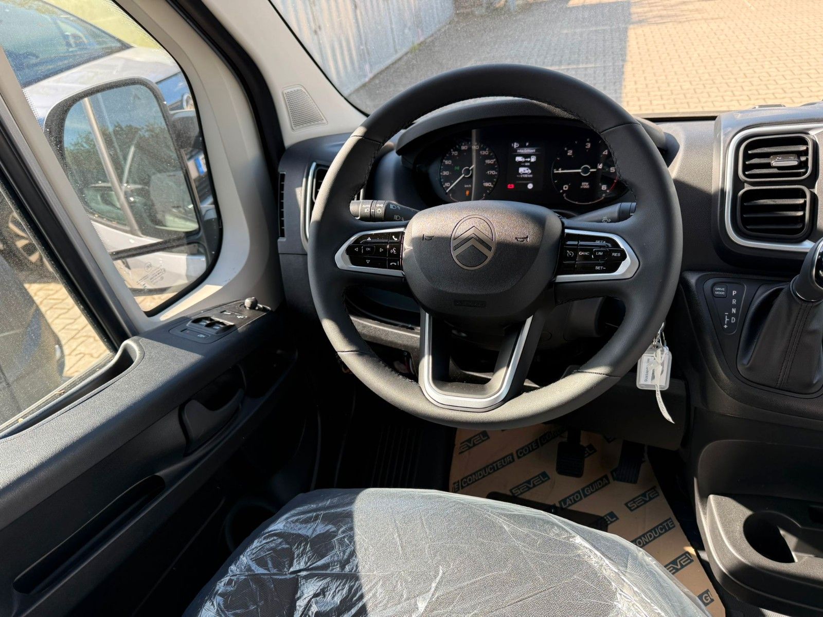Fahrzeugabbildung Citroën Jumper Kasten 35 L2H2 BlueHDi 140 Automatik