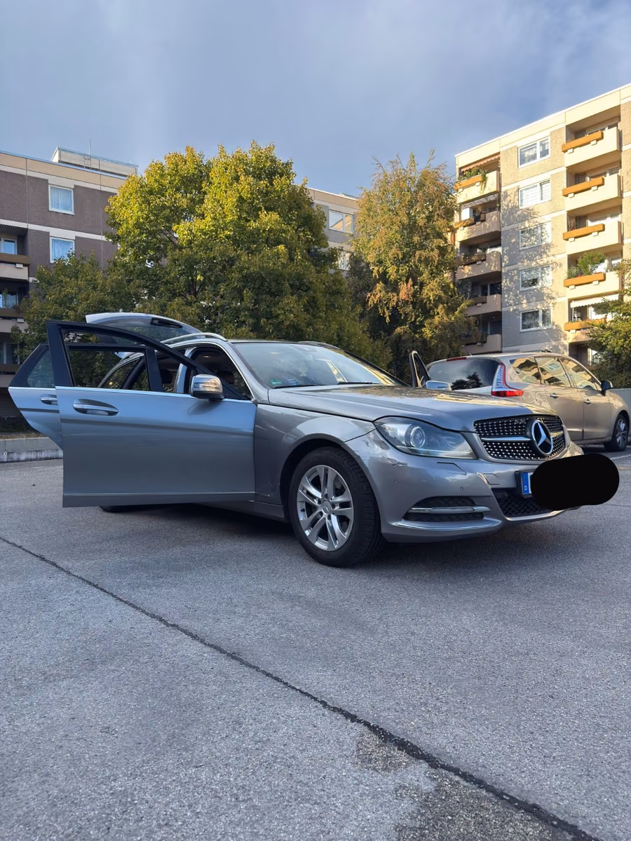 Mercedes-Benz C220 2012 — rear view