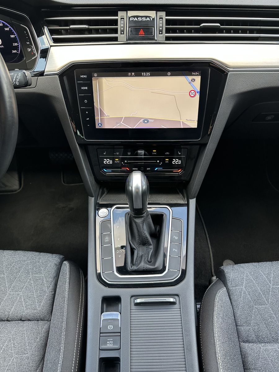 Fahrzeugabbildung Volkswagen Passat Variant Business NAV+IQ-LIGHT+AHK+KAM+VC