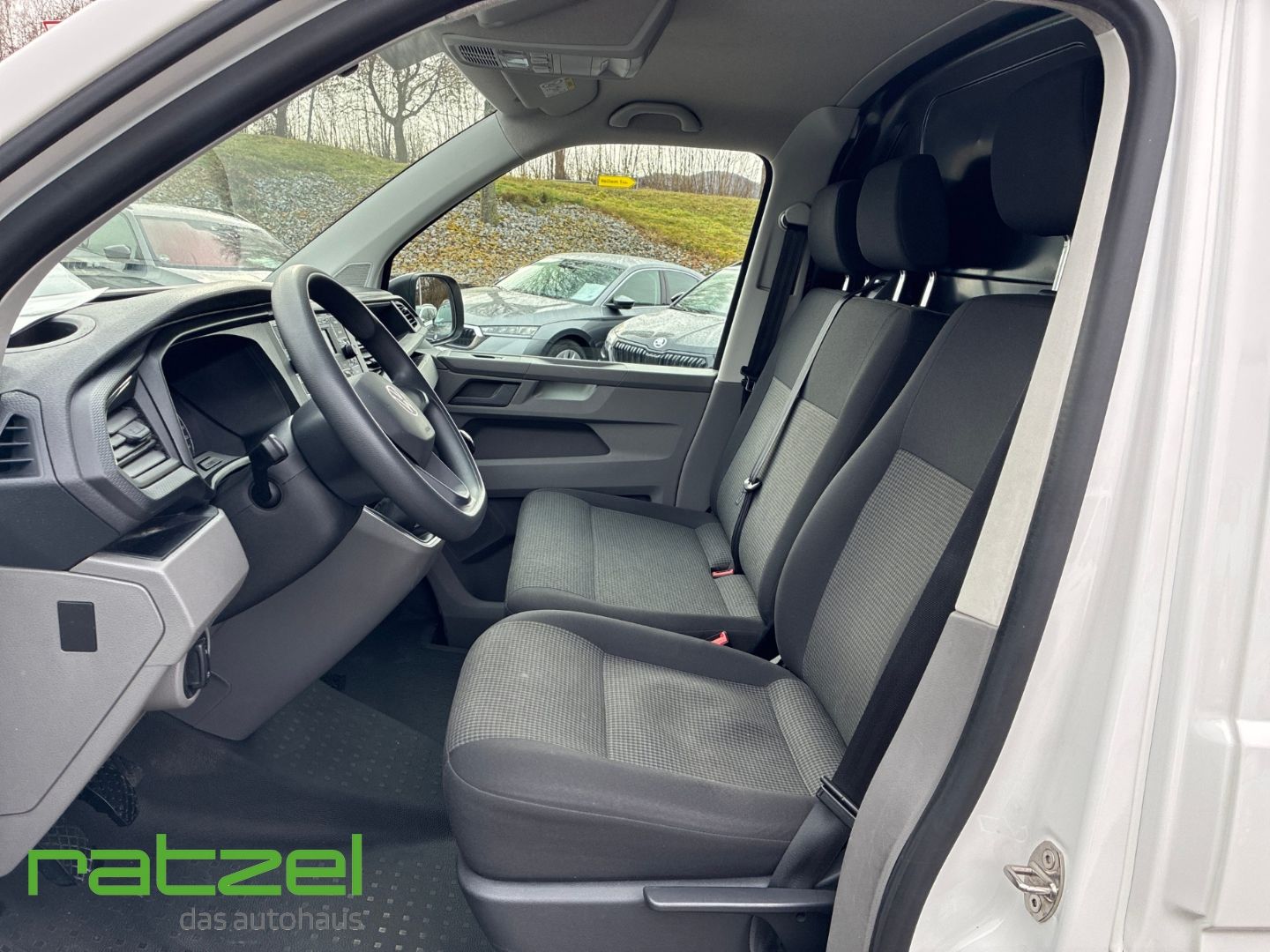 Fahrzeugabbildung Volkswagen T6.1 Kasten KR 2.0 TDI AHK DAB Parklenkass. Notb