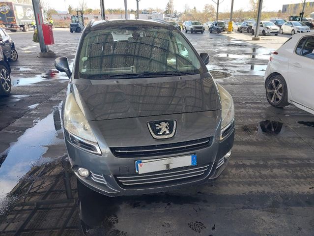 Peugeot 5008 1.6 E-HDI 110 ALLURE