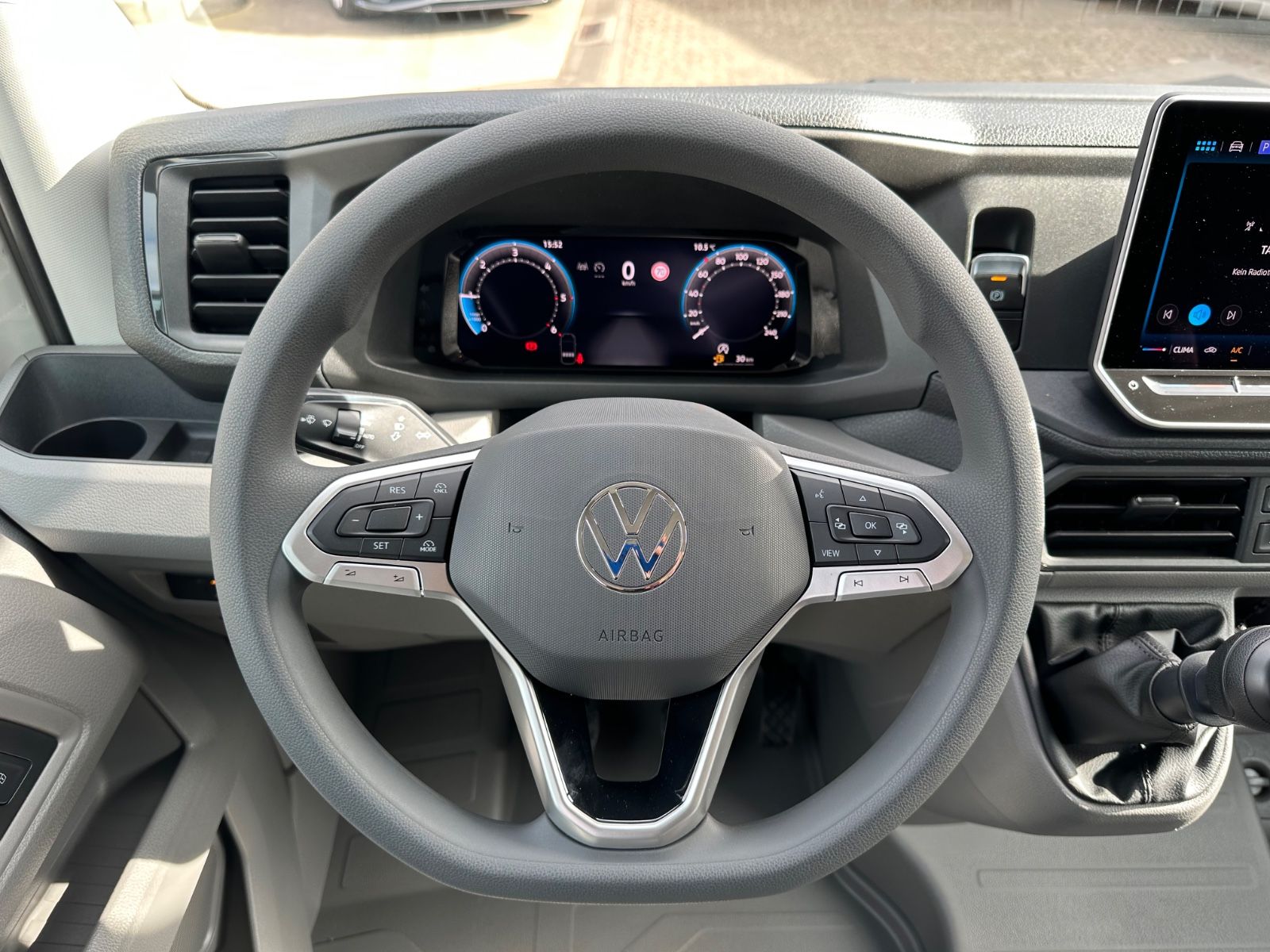 Fahrzeugabbildung Volkswagen Crafter Pritsche 35 DOKA 2.0 TDI Klima/GRA