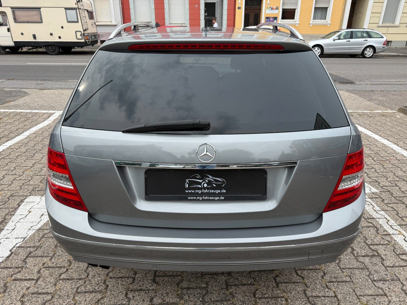 Fahrzeugabbildung Mercedes-Benz C 180 T AVANTGARDE 2-HAND PDC BLUETOOTH FACELIFT