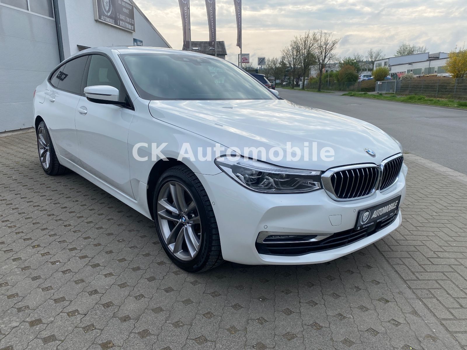 Fahrzeugabbildung BMW 640d GT xDrive Luxury Line/Navi/Head-Up/Pano/LED