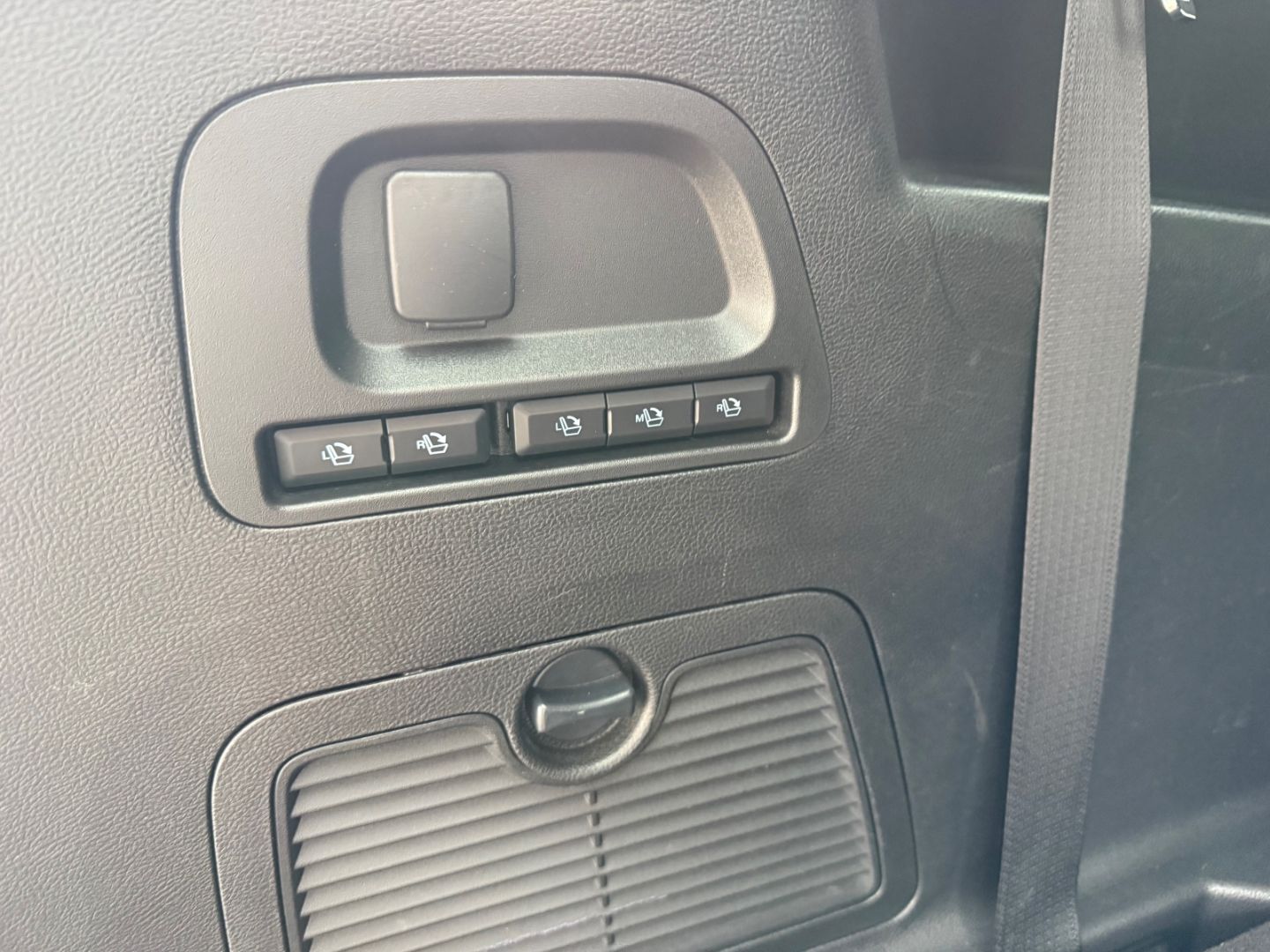 Fahrzeugabbildung Ford S-Max 2.0 EcoBlue Titanium 7-Sitze ACC LED AHK R