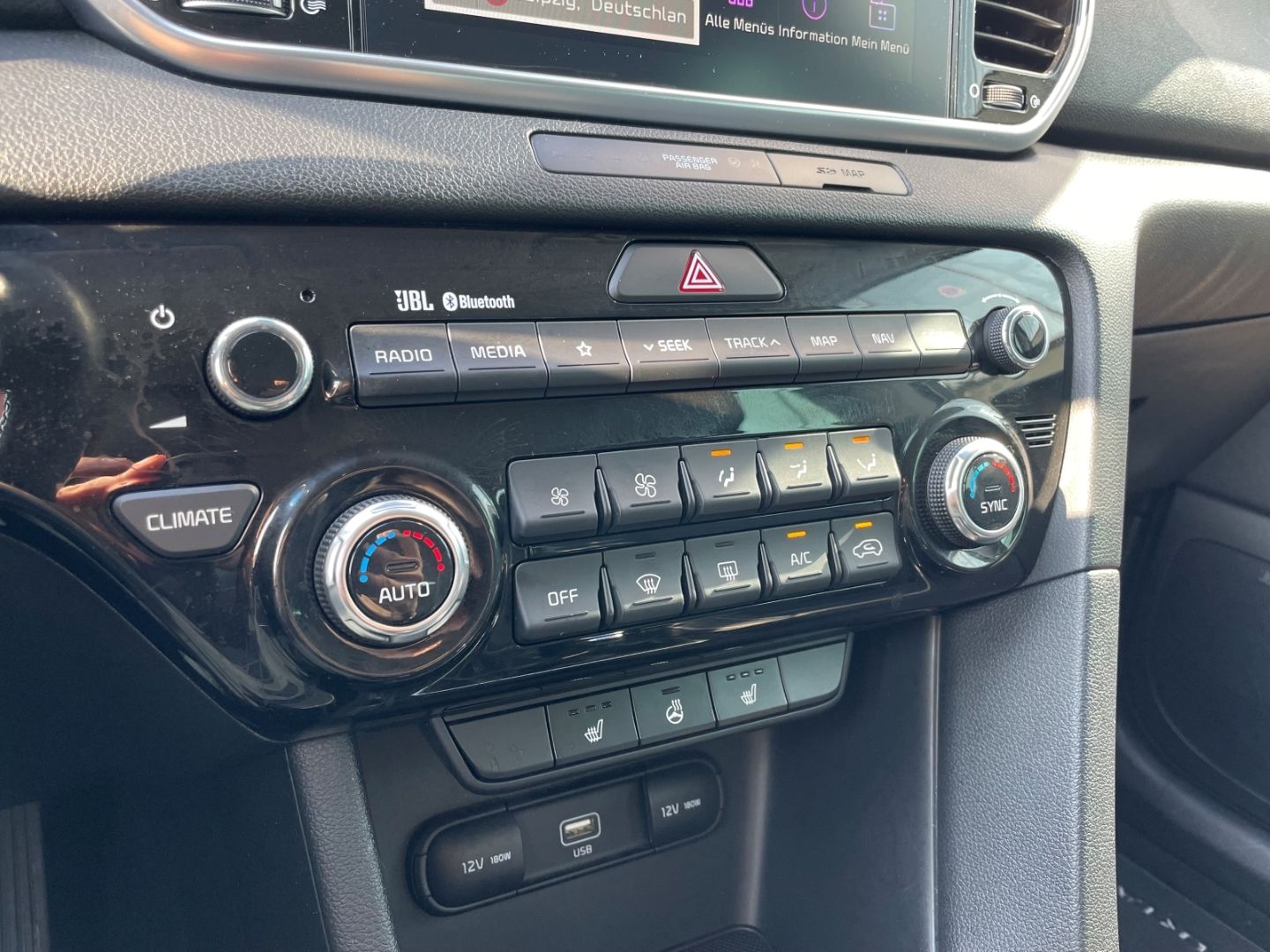 Fahrzeugabbildung Kia Sportage Dream Team LED VerkehrszeichenERK JBL