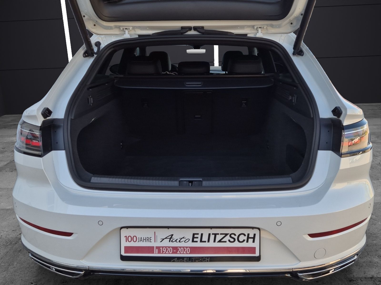 Fahrzeugabbildung Volkswagen Arteon SB TSI R-Line DSG Matrix AHK Navi AID ACC