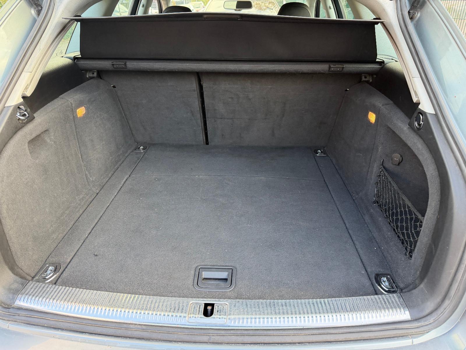 Audi A4 2010 — photo 9