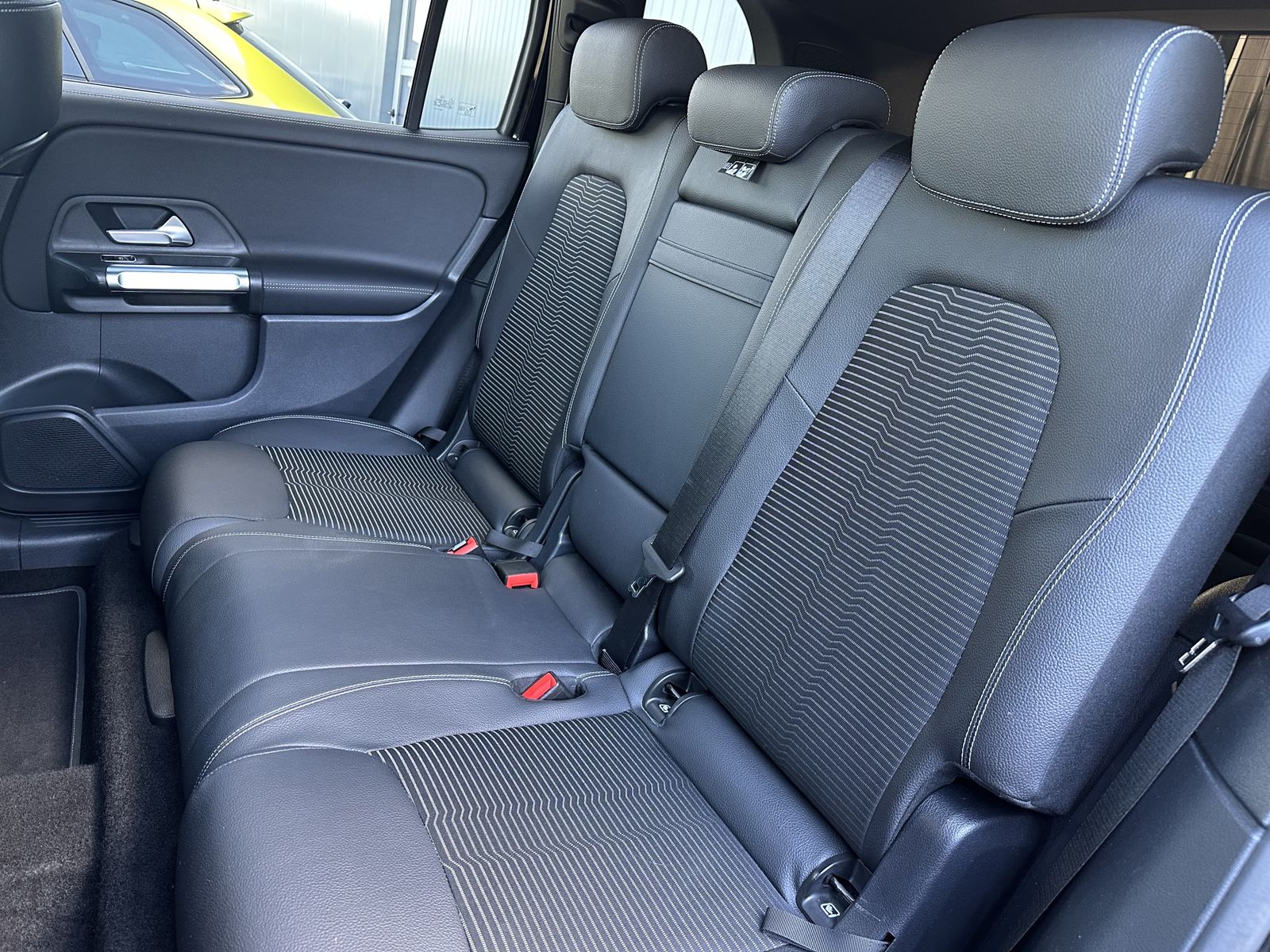 Fahrzeugabbildung Mercedes-Benz GLB 220d Progressive NAV+LED+V-COCK+KAM+CARPLAY