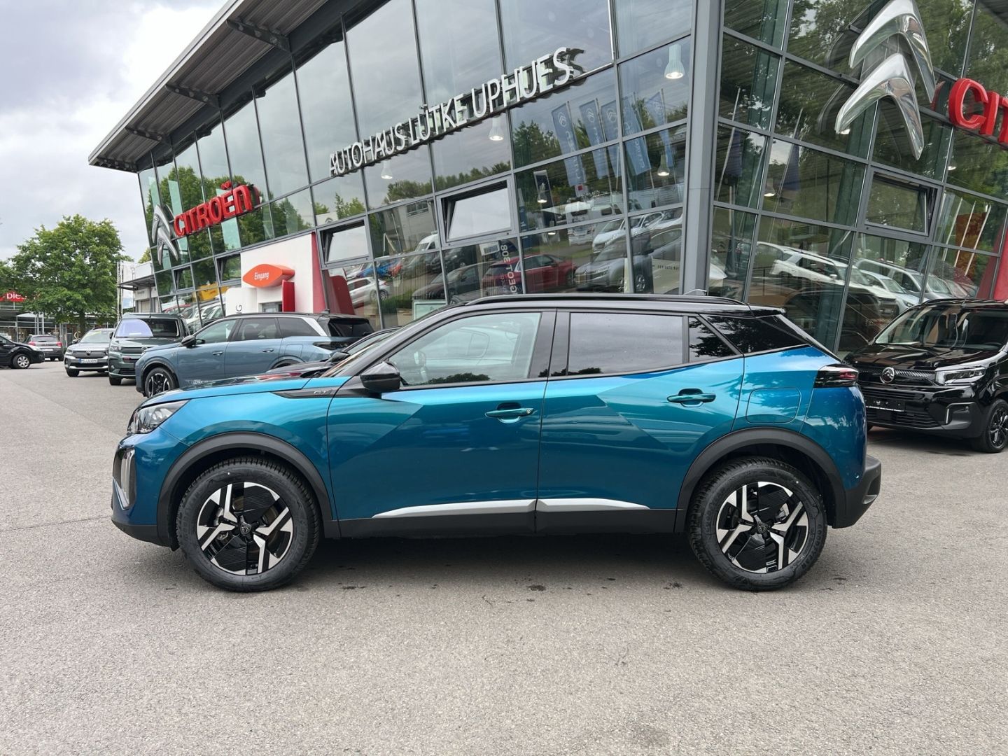 Fahrzeugabbildung Peugeot 2008 GT HYBRID 145 e-DSC6 El. Panodach Navi ACC