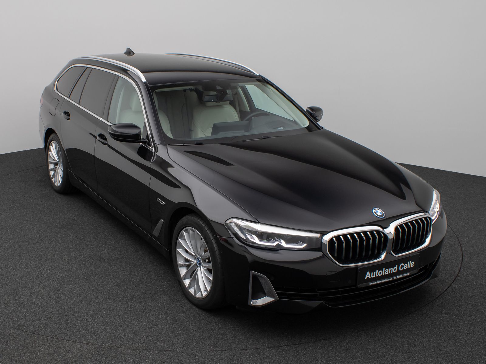 Fahrzeugabbildung BMW 530e xD Luxury Line KameraHUD DAB HiFi Komfort