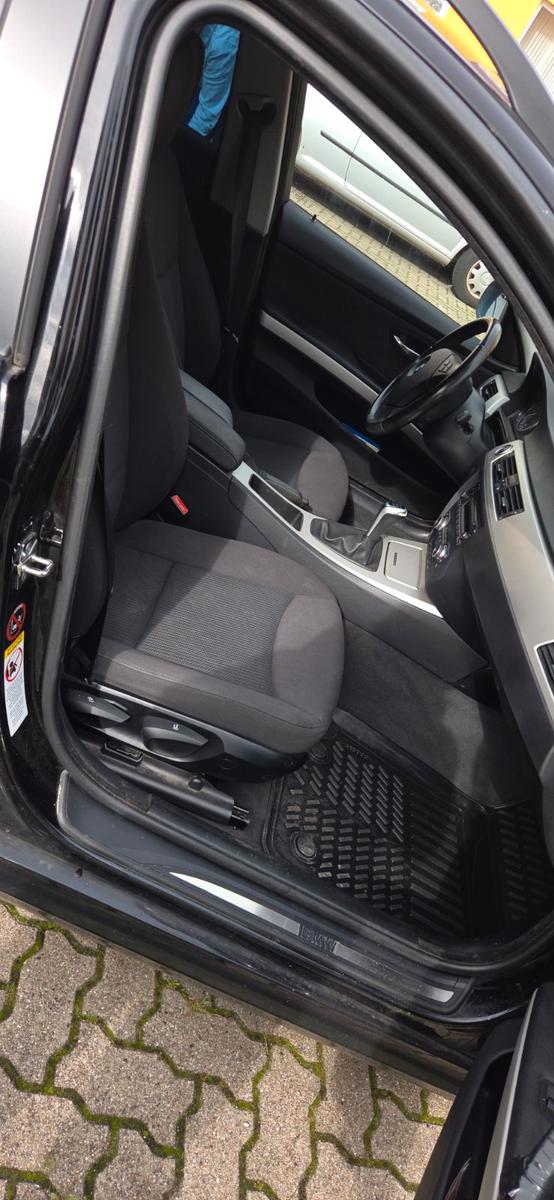 BMW 318 2009 — photo 9