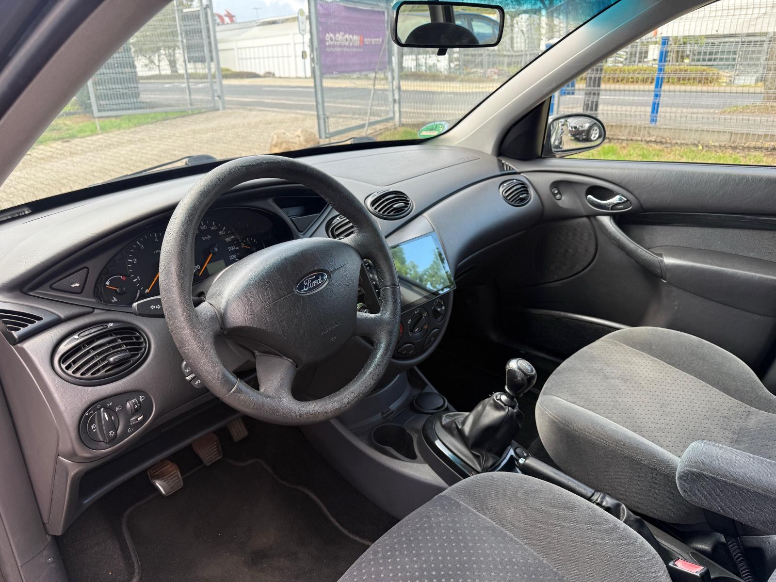 Ford Focus 2004 — photo 10