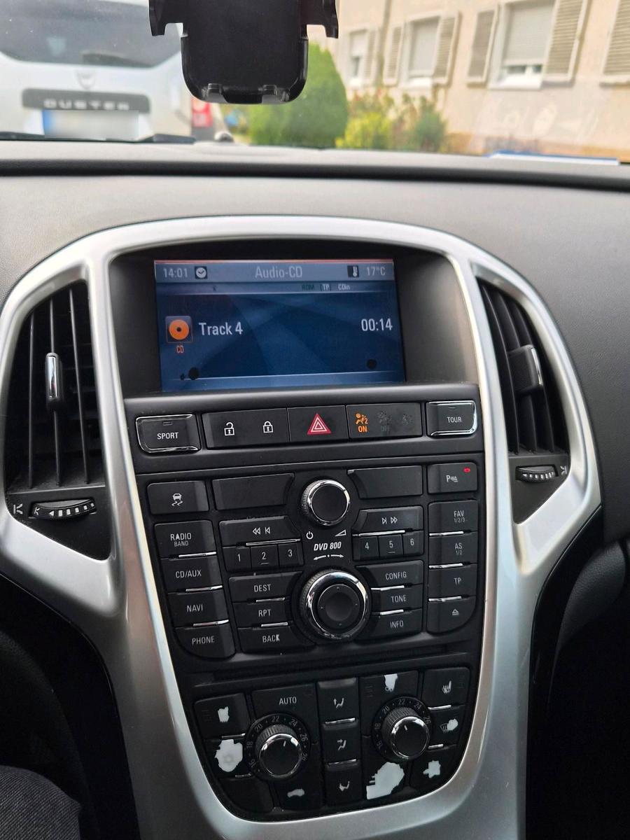 Opel Astra 2010 — photo 7