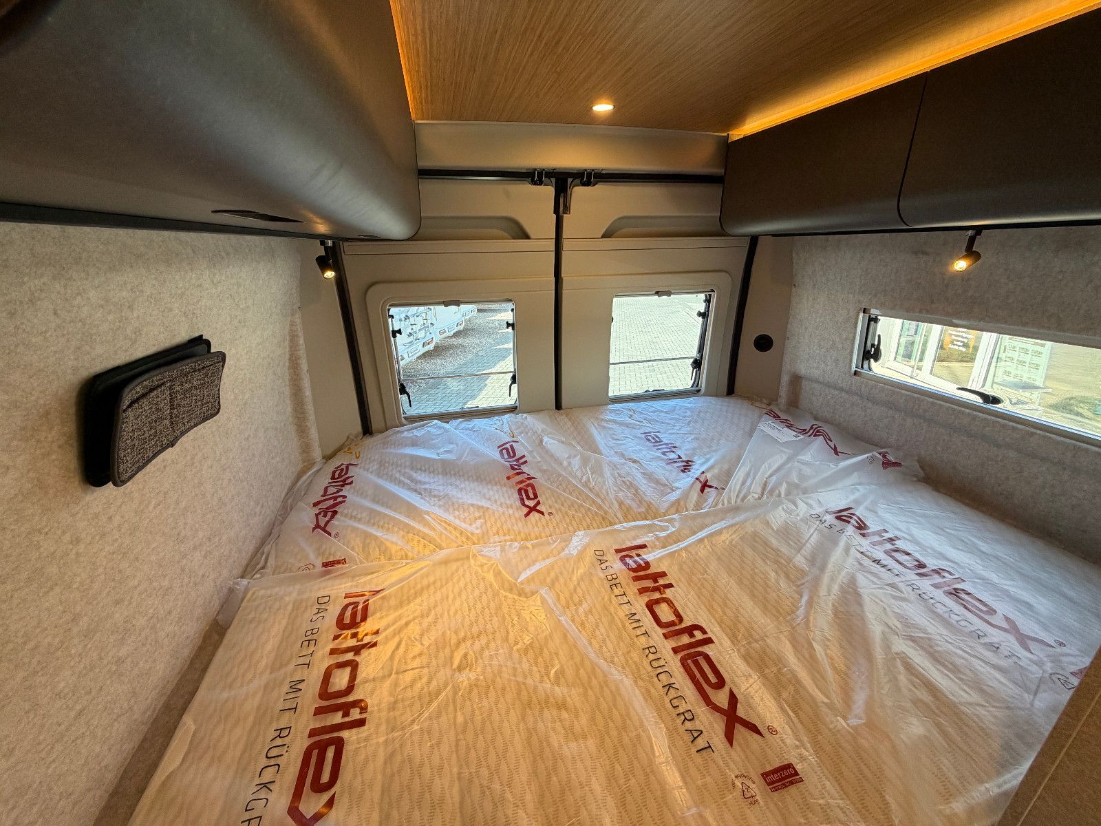 Fahrzeugabbildung HYMER / ERIBA / HYMERCAR Redwood 601 - Voll - 6.871€ sparen!
