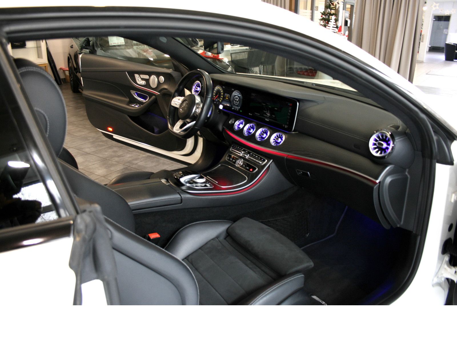 Fahrzeugabbildung Mercedes-Benz E 300 d Coupe AMG *Night*Burmester Sound*Widescr