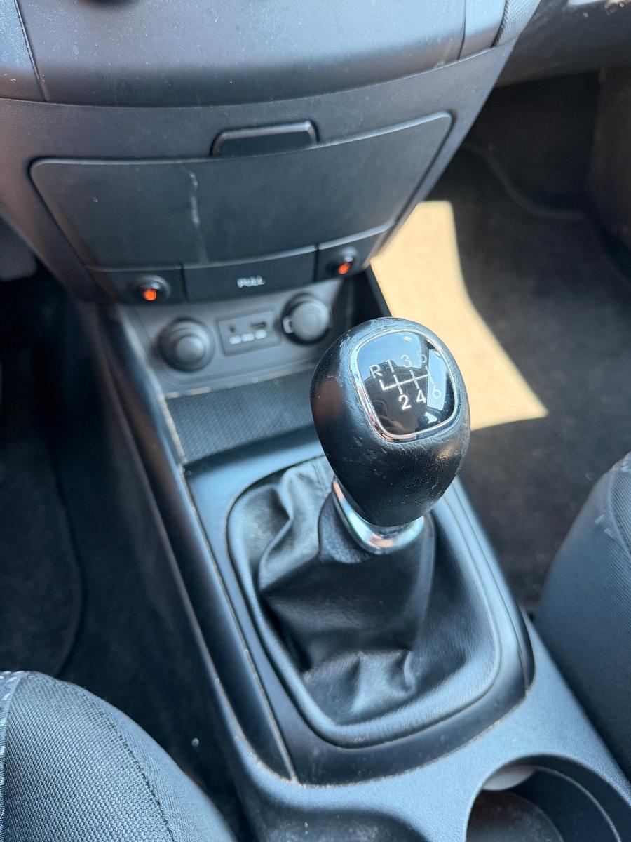 Hyundai i30 2010 — photo 12